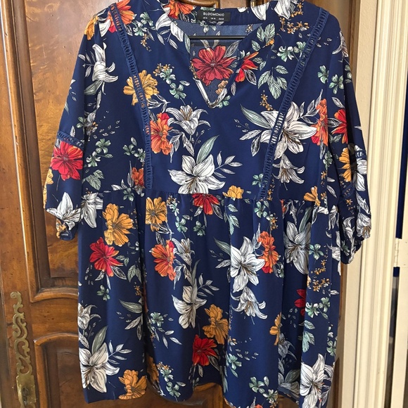 Bloomchic Flowing flower shirt - Picture 1 of 3